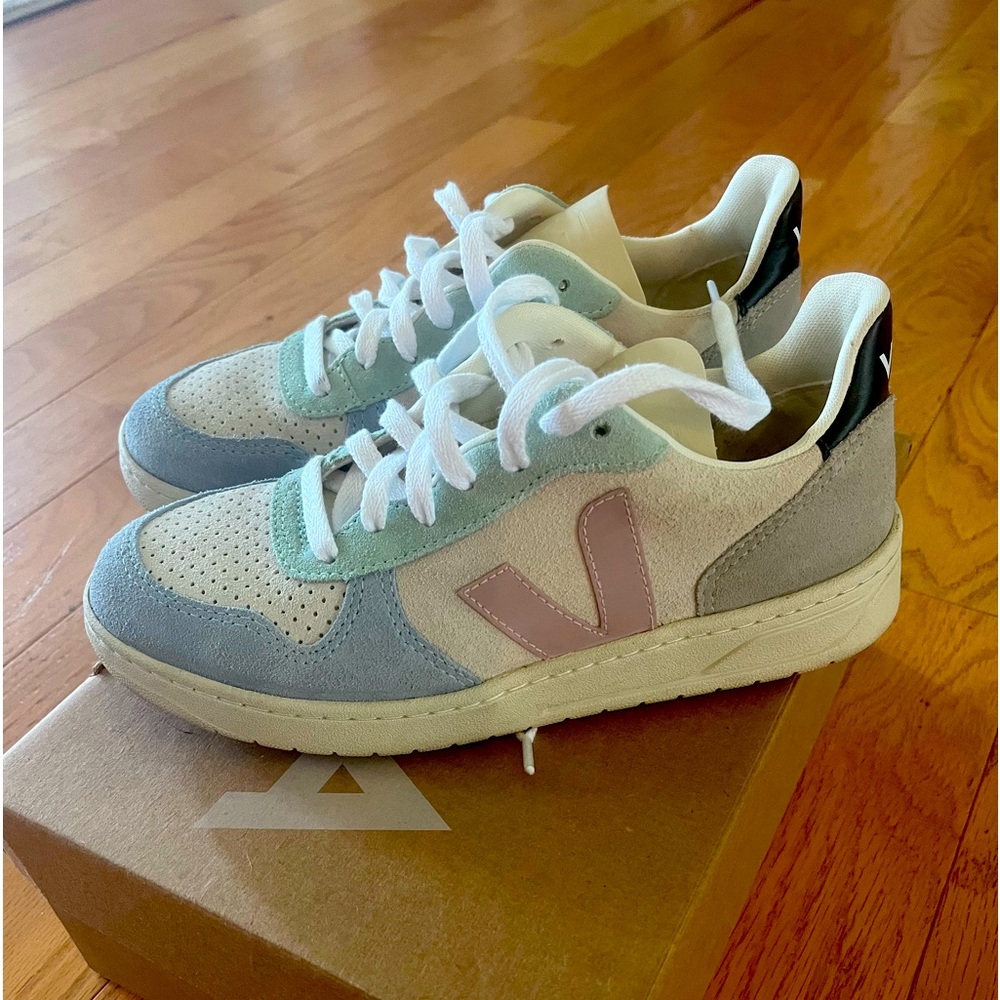 Veja V-10 color-block suede low top sneaker size 37.